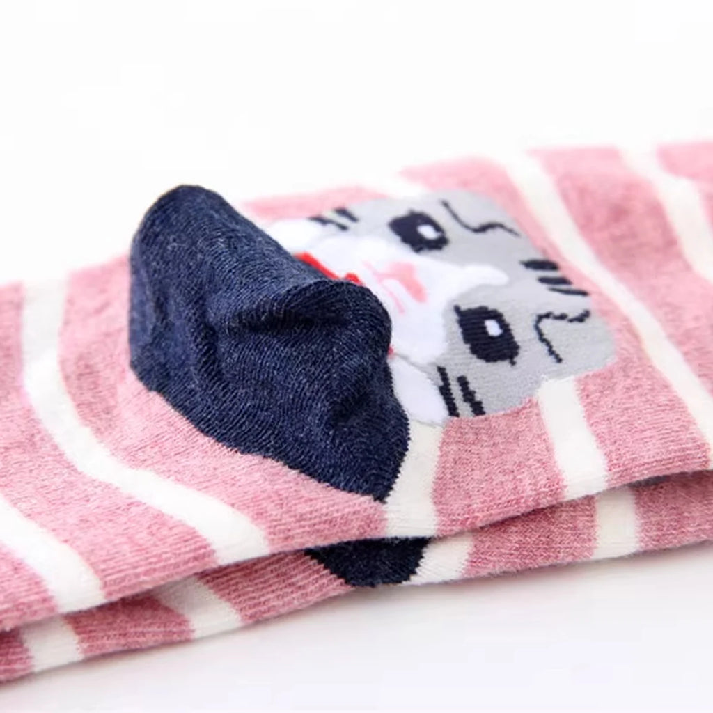 Cat Pattern Crew Socks – Comfortable Moisture-Wicking Footwear for Women