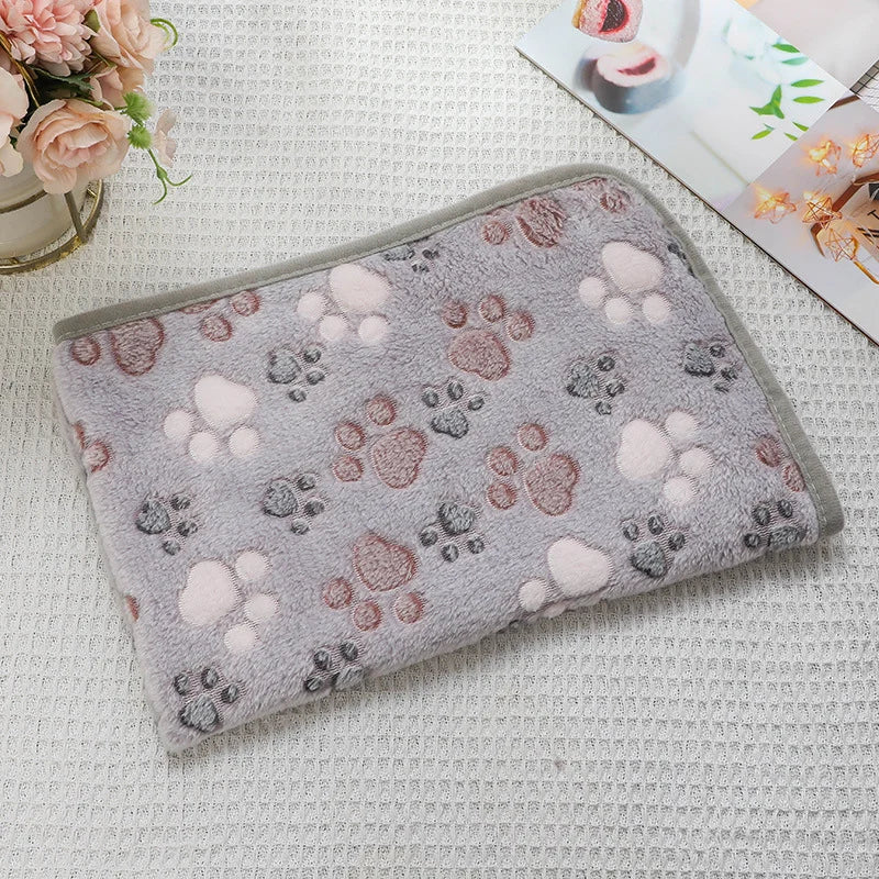 Flannel Pet Blanket – Paw Print Design for Cats and Dogs