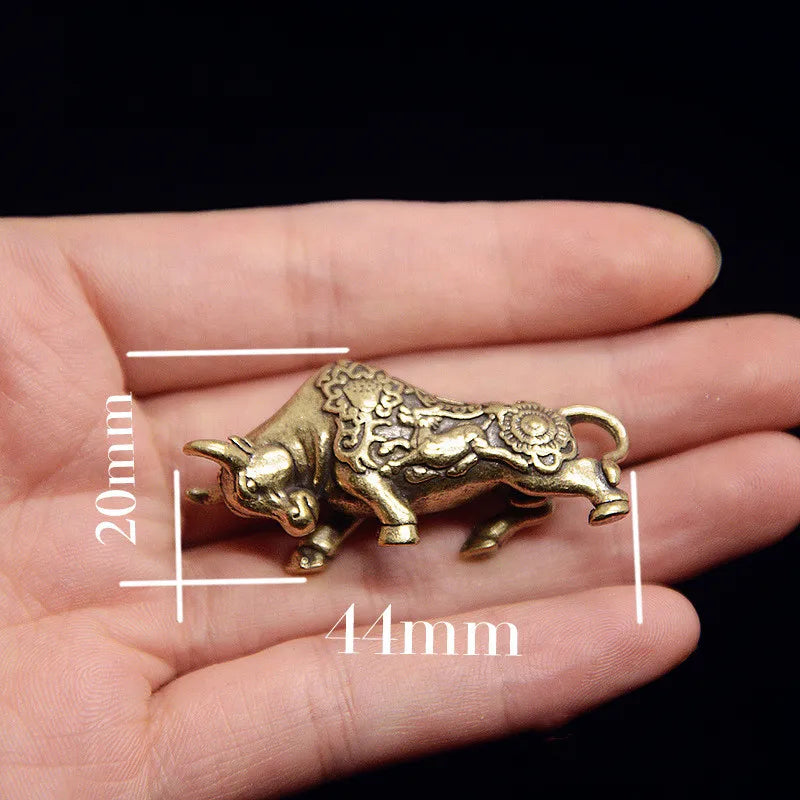 Retro Brass Bull Sculpture – Miniature Copper Statue for Desk Decoration
