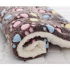 Fleece Pet Sleeping Mat – Warm Bear Pattern Blanket for Dogs and Cats