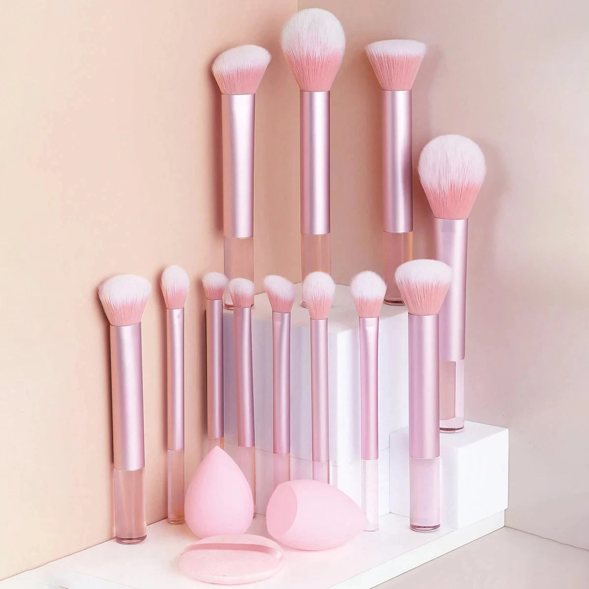 Synthetic Makeup Brush Set – Soft Cosmetic Tools for Foundation and Eyeshadow