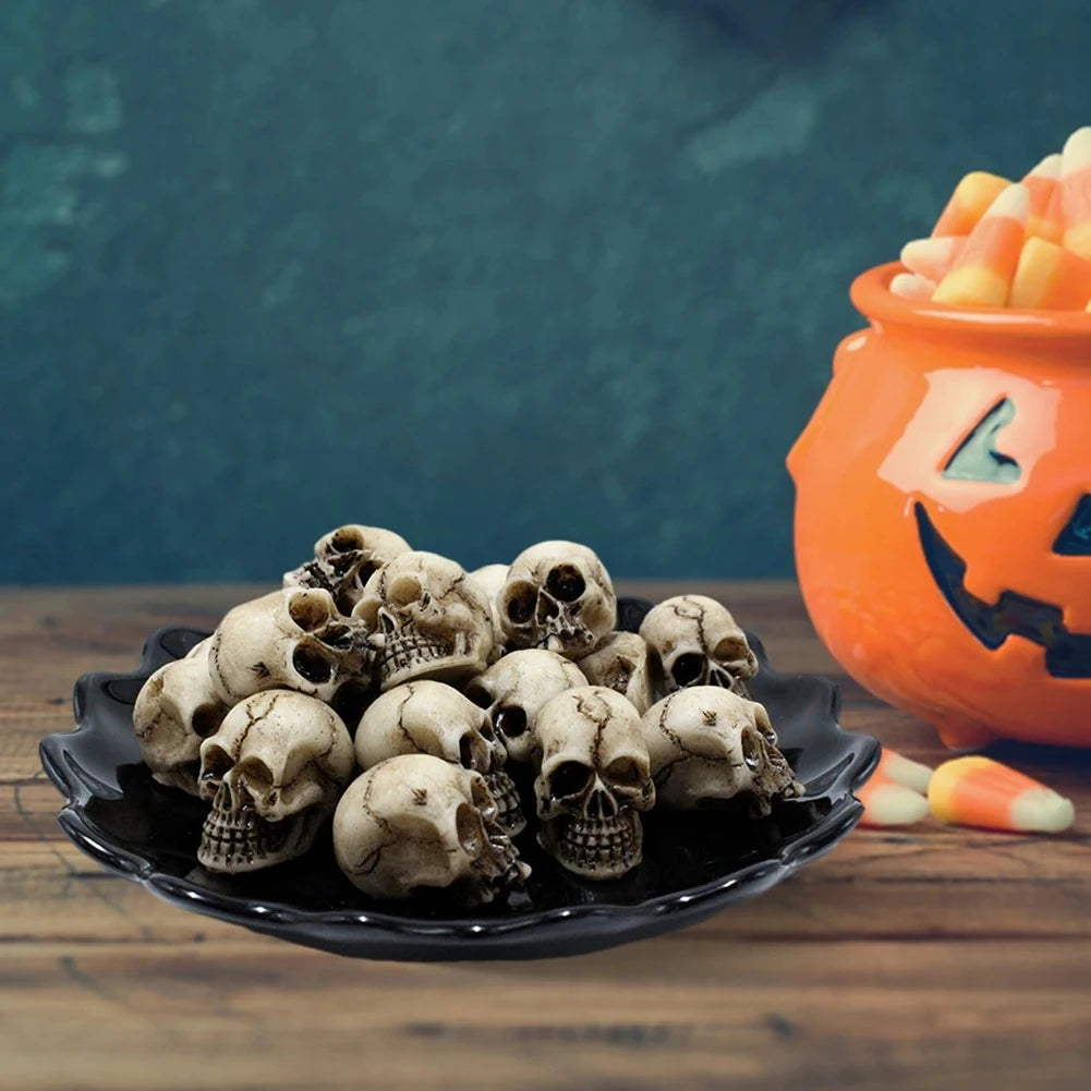 Miniature Skull Head Sculptures – Gothic Resin Decor for Halloween Gardens