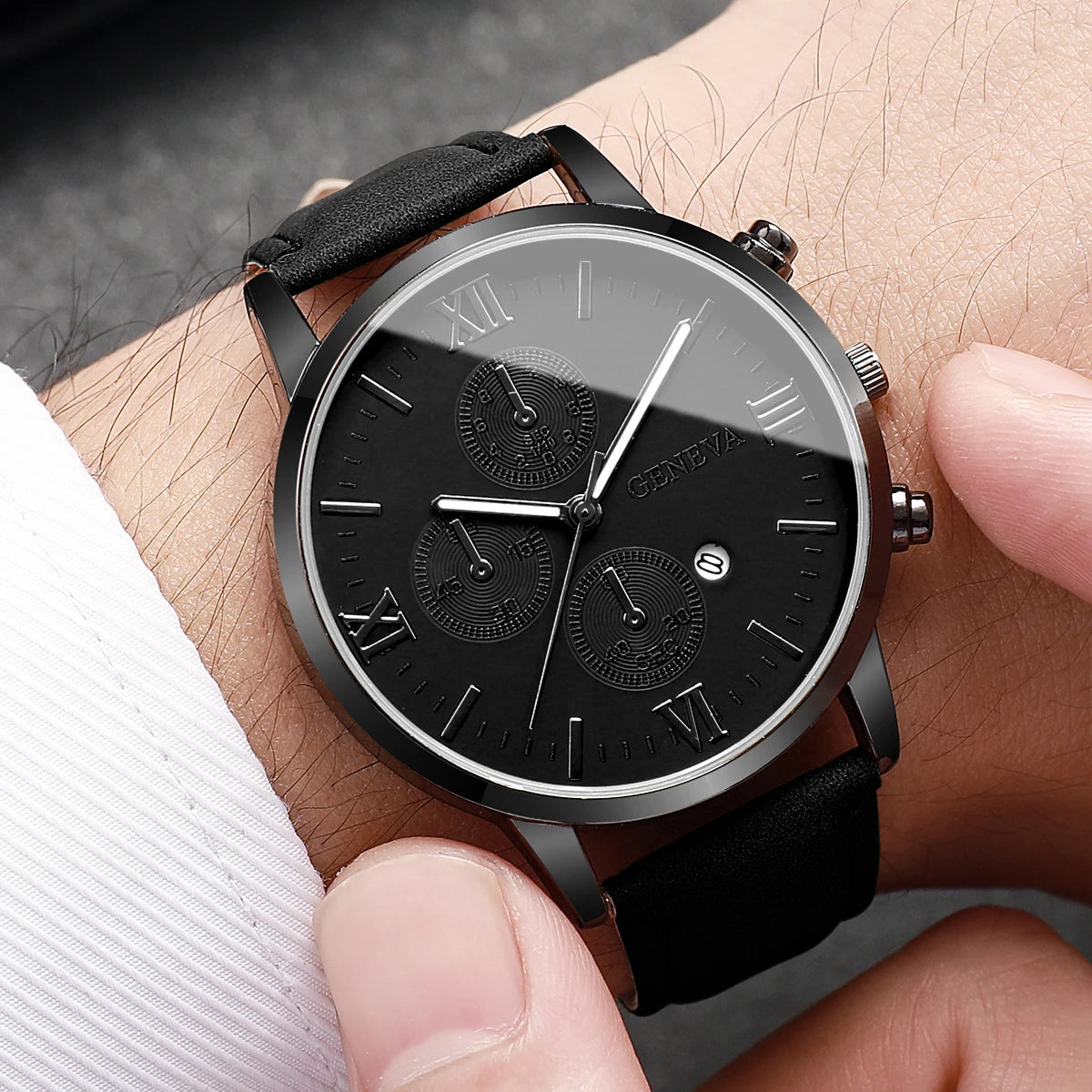 Leather Quartz Calendar Watch – Elegant Fashion Accessory for Men and Women