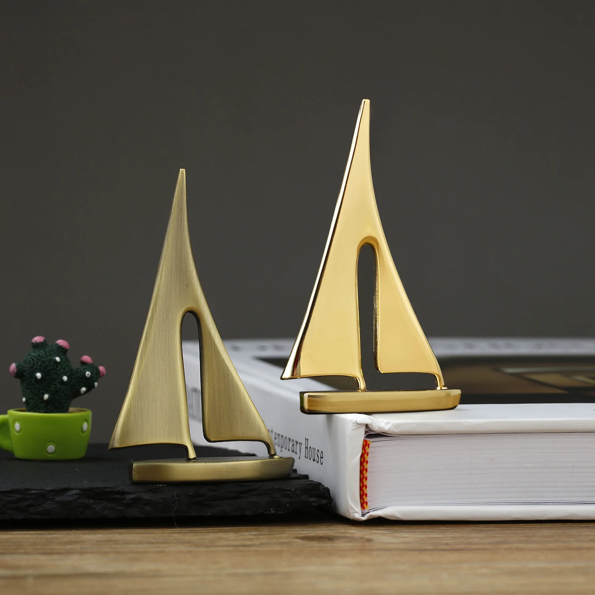 Zinc Alloy Sailboat Figurine – Modern Metal Decor for Living Room Desktop