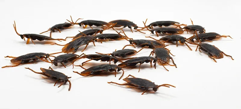 Lifelike Rubber Cockroach Prank Props – Realistic Bug Toy for Halloween Jokes