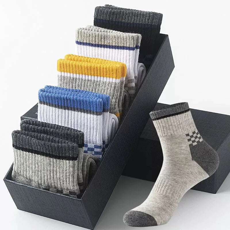 Cotton Mid-calf Socks – Solid Colour Daily Wear for Men