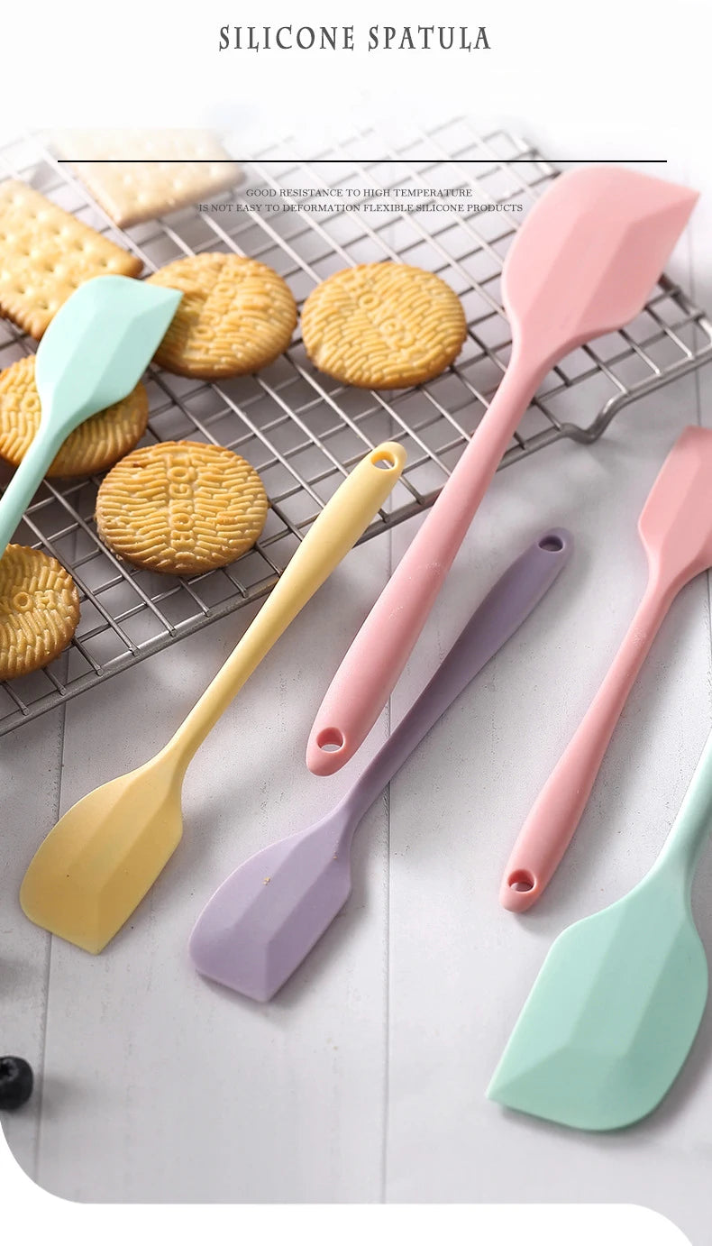 Heat-Resistant Silicone Spatula – Non-Stick Kitchen Tool for Cooking and Baking