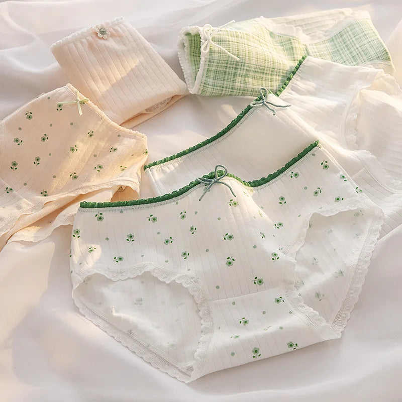 Floral Cotton Briefs – Breathable Women's Seamless Underwear for Daily Wear